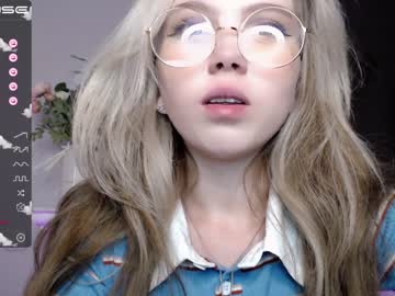 girl small_blondee image #2577405