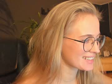 girl linellali image #2979463