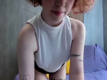 girl lunapose image #2417476