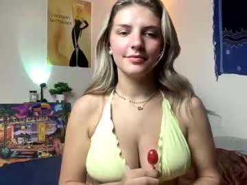 girl evelynrossi image #4126553