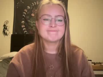 girl sarahmartin420 image #4689981