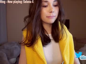 girl hollyextra image #1767112