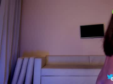 girl hollyextra image #4016977
