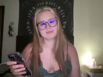 girl sarahmartin420 image #4693916