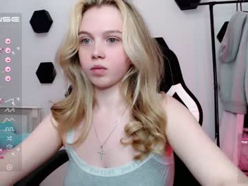 girl small_blondee image #4300758