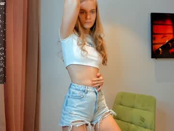 girl carolynsveronica image #5001484