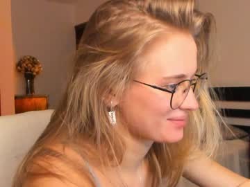 girl linellali image #3060294