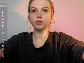 girl small_blondee image #4480378