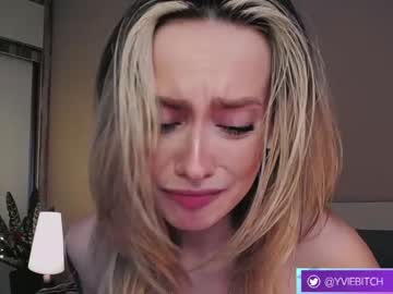 girl _yvie_ image #4002779