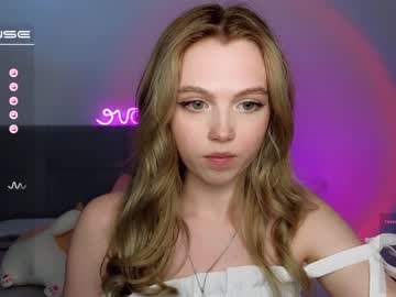 girl small_blondee image #4630403