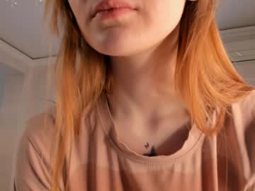 girl afraappling image #6939621