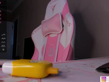 girl bzzzme image #6745877