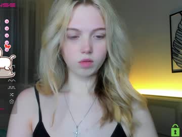 girl small_blondee image #3670585