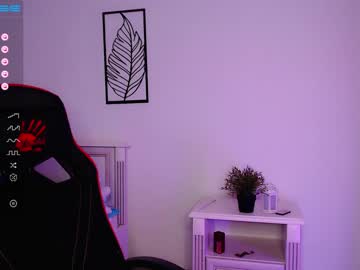 girl small_blondee image #3744683