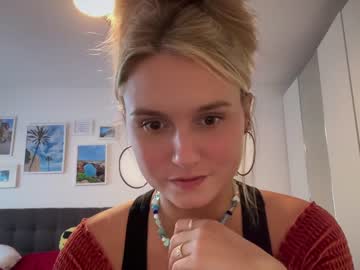 girl sarahsapling image #5391799