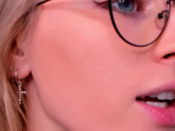 girl linellali image #2676631