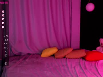 girl small_blondee image #2463448