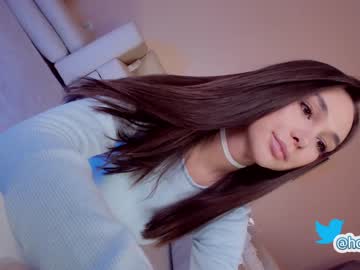girl hollyextra image #3107752
