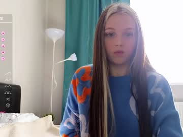 girl small_blondee image #5504352