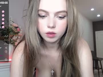 girl small_blondee image #2762582