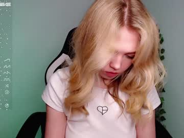 girl small_blondee image #3830802