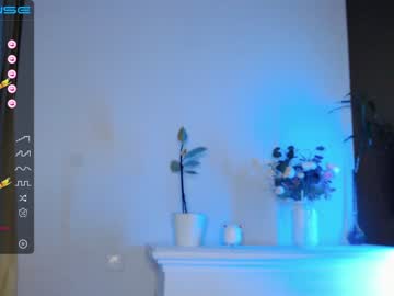 girl small_blondee image #2635863