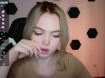 girl small_blondee image #4586896