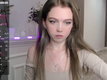 girl small_blondee image #2757434