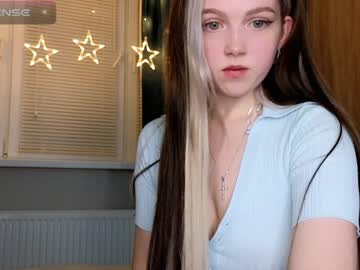 girl small_blondee image #5774985