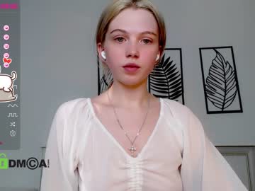 girl small_blondee image #3343680