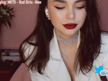 girl hollyextra image #2046207