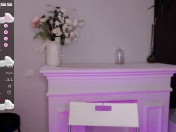 girl small_blondee image #2577100