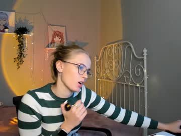 girl linellali image #2467210