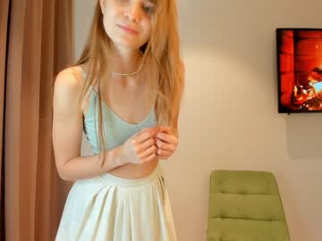 girl carolynsveronica image #4995415