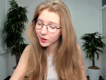 girl avis_ryan image #1046236