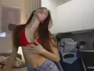 girl _guesswhat_ image #3378812