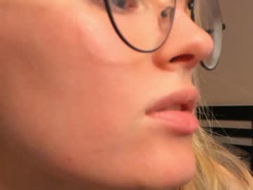 girl linellali image #3060389