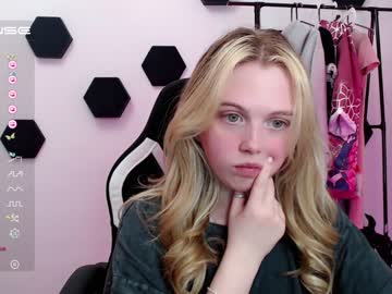 girl small_blondee image #4301799