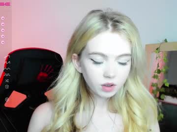 girl small_blondee image #3737612