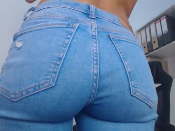 girl eat_mee_out image #2698356