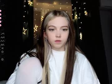 girl small_blondee image #5918232