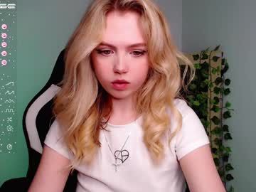 girl small_blondee image #3831196