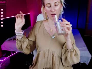 girl eva__blonde image #2116942