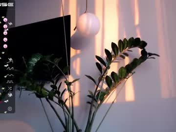 girl small_blondee image #1946163