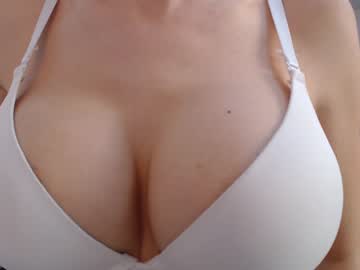 girl eat_mee_out image #2232977