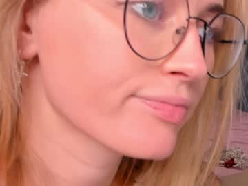 girl linellali image #2604924