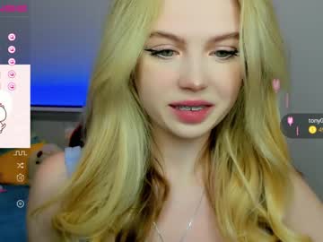 girl small_blondee image #3709185