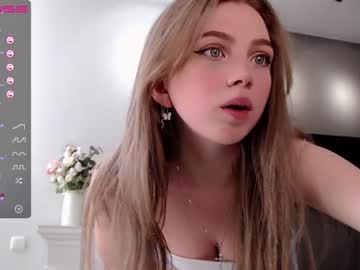 girl small_blondee image #1799363