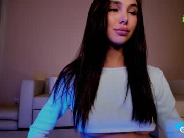 girl hollyextra image #3966677