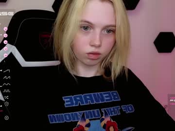 girl small_blondee image #4351521